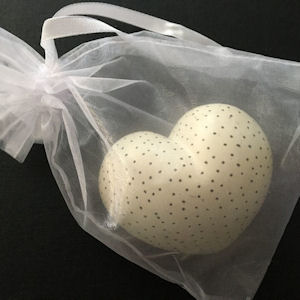 Cream heart-shaped oathing stone in white
organza bag
