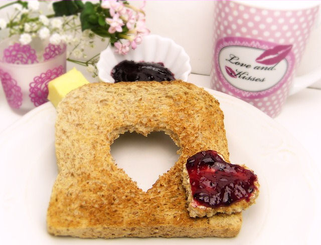 Breakfast wedding toast with heart cut out,
jam, and love and kisses wedding favor
