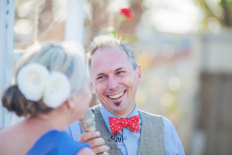 Holly and Neil exchanging personal vows
at their vintage backyard wedding officiated by
Jennifer Cram, Brisbane Marriage Celebrant.
Photography by The Wanderers and The Wolves
